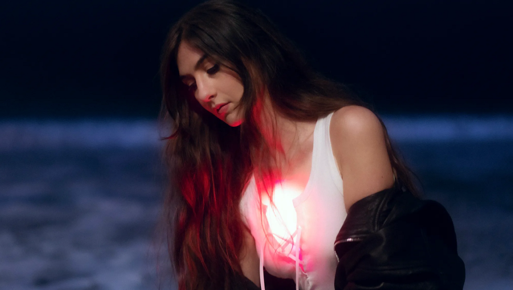 Weyes Blood - And in the Darkness, Hearts Aglow