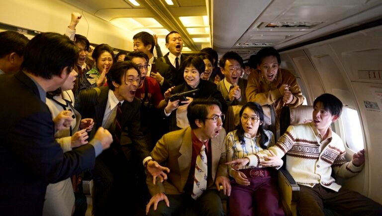 Anniversary movie scene: passengers react with fear on an airplane. Song Kyoung-sub.